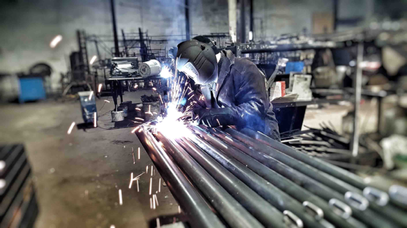 Какие материалы используют при изготовлении уличного спортивного оборудования в Тамбове?